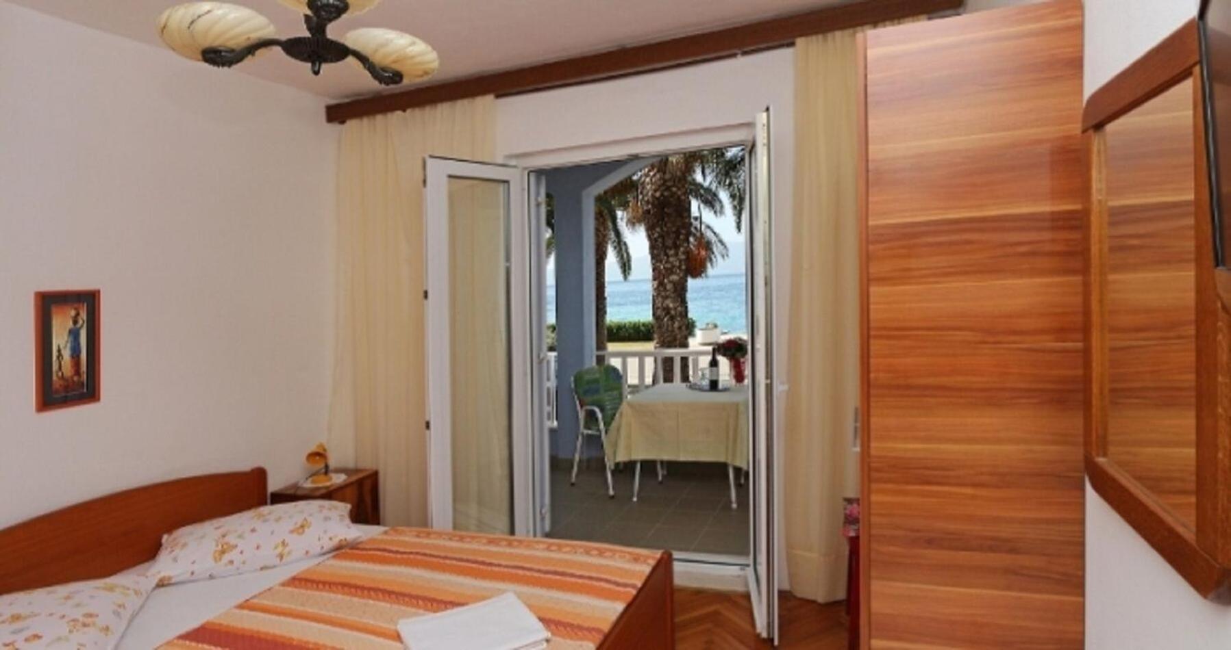 Apartments And Rooms Tomo 1 - At The Beach Заострог Экстерьер фото